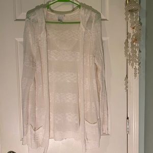 Lacey cover up with pockets (white)